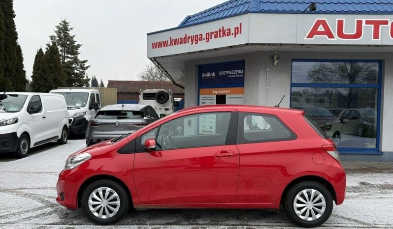 TOYOTA Yaris  | FWD (przód) | Manualna | 69 KM | Czerwony full