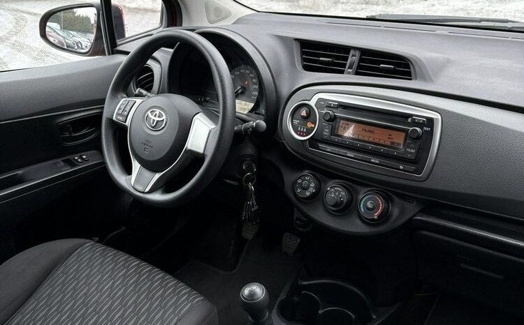 TOYOTA Yaris  | FWD (przód) | Manualna | 69 KM | Czerwony full