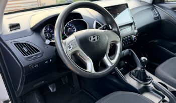 HYUNDAI ix35  | FWD (przód) | Manualna | 135 KM | Srebrny full