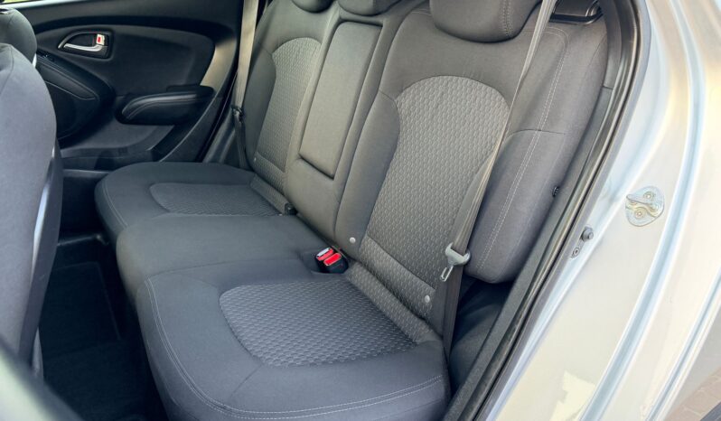HYUNDAI ix35  | FWD (przód) | Manualna | 135 KM | Srebrny full