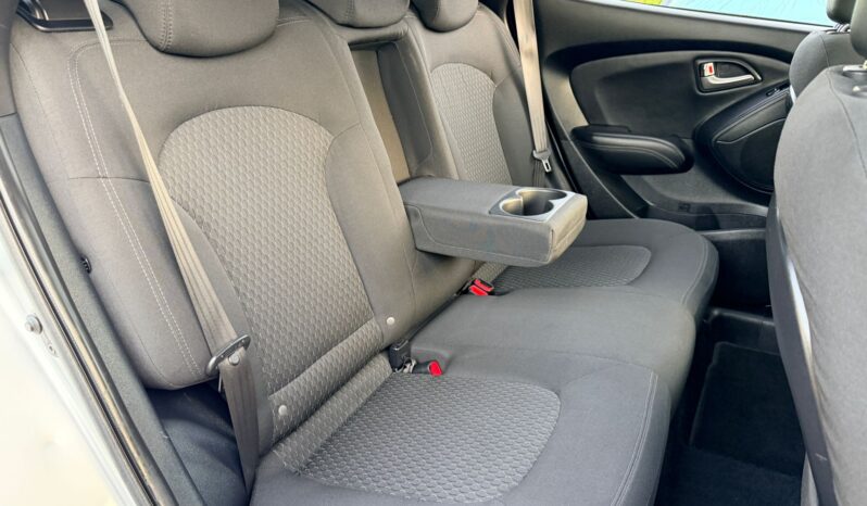HYUNDAI ix35  | FWD (przód) | Manualna | 135 KM | Srebrny full