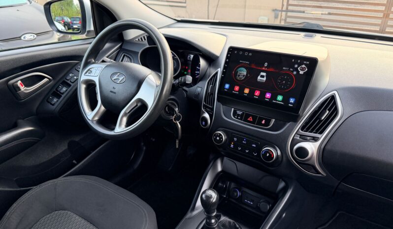 HYUNDAI ix35  | FWD (przód) | Manualna | 135 KM | Srebrny full