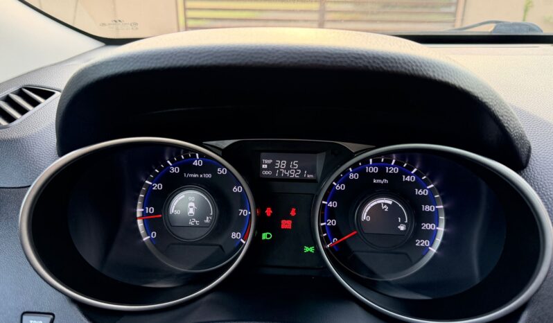 HYUNDAI ix35  | FWD (przód) | Manualna | 135 KM | Srebrny full