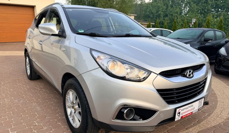 HYUNDAI ix35  | FWD (przód) | Manualna | 135 KM | Srebrny full