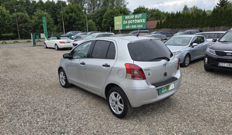 TOYOTA Yaris  | FWD (przód) | Manualna | 100 KM | Srebrny full