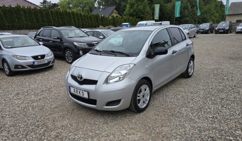 TOYOTA Yaris  | FWD (przód) | Manualna | 100 KM | Srebrny full