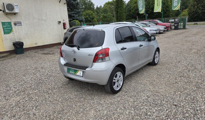 TOYOTA Yaris  | FWD (przód) | Manualna | 100 KM | Srebrny full