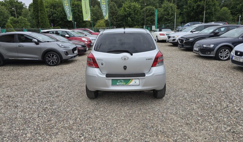 TOYOTA Yaris  | FWD (przód) | Manualna | 100 KM | Srebrny full