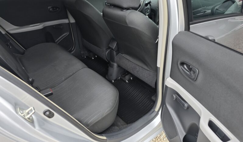 TOYOTA Yaris  | FWD (przód) | Manualna | 100 KM | Srebrny full