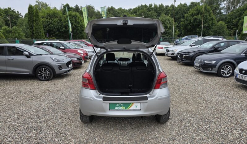 TOYOTA Yaris  | FWD (przód) | Manualna | 100 KM | Srebrny full