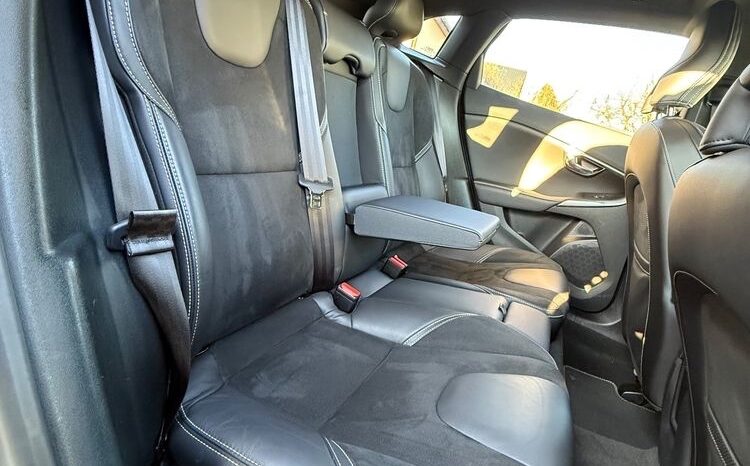 VOLVO V40  | FWD (przód) | Automatyczna | 152 KM | Czarny full
