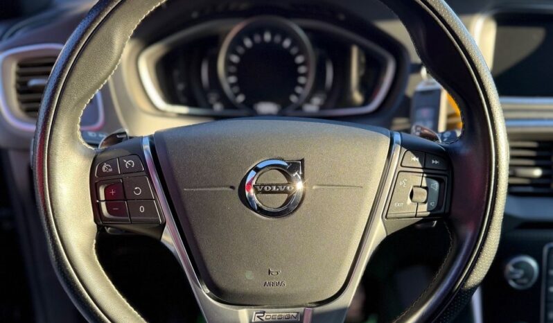 VOLVO V40  | FWD (przód) | Automatyczna | 152 KM | Czarny full