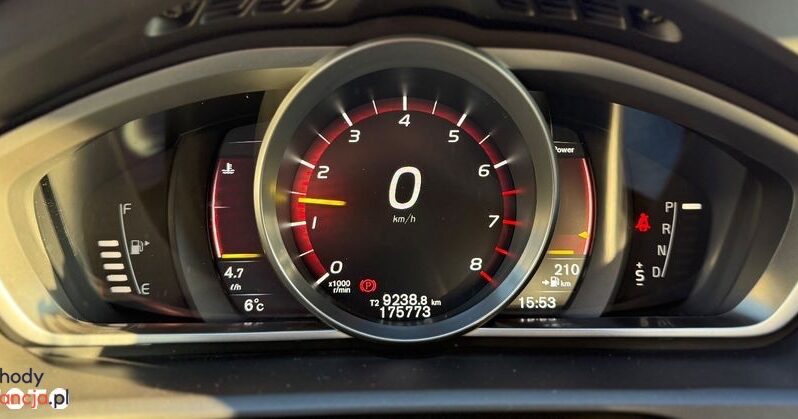 VOLVO V40  | FWD (przód) | Automatyczna | 152 KM | Czarny full