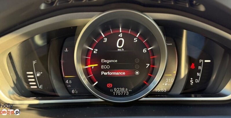 VOLVO V40  | FWD (przód) | Automatyczna | 152 KM | Czarny full