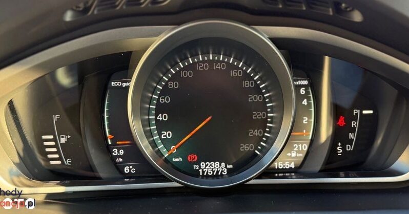 VOLVO V40  | FWD (przód) | Automatyczna | 152 KM | Czarny full