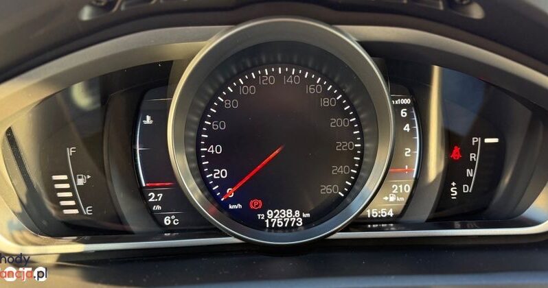 VOLVO V40  | FWD (przód) | Automatyczna | 152 KM | Czarny full