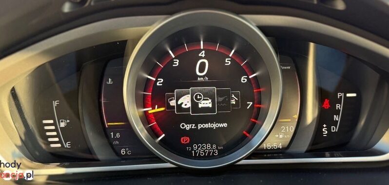 VOLVO V40  | FWD (przód) | Automatyczna | 152 KM | Czarny full