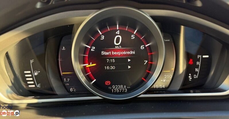 VOLVO V40  | FWD (przód) | Automatyczna | 152 KM | Czarny full