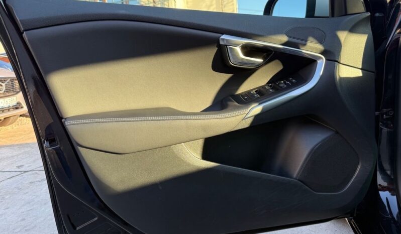 VOLVO V40  | FWD (przód) | Automatyczna | 152 KM | Czarny full