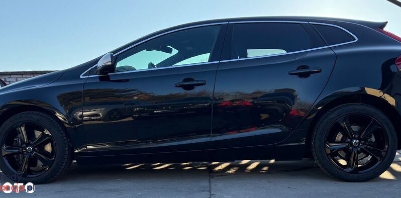 VOLVO V40  | FWD (przód) | Automatyczna | 152 KM | Czarny full