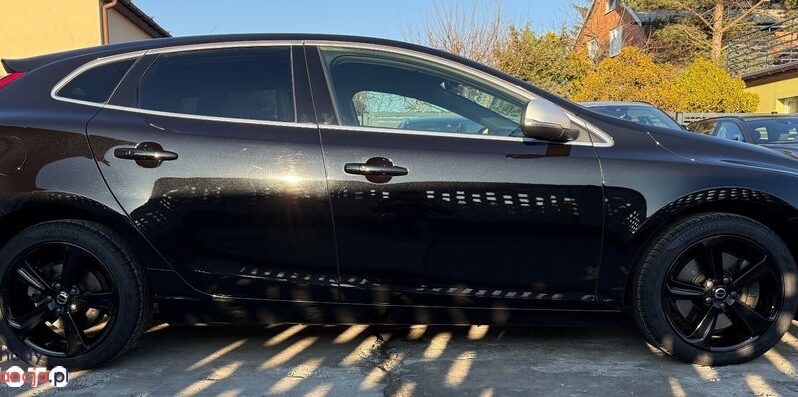 VOLVO V40  | FWD (przód) | Automatyczna | 152 KM | Czarny full