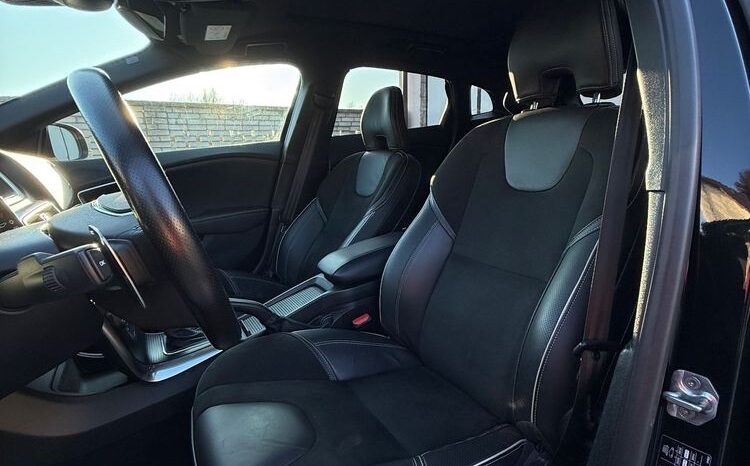 VOLVO V40  | FWD (przód) | Automatyczna | 152 KM | Czarny full