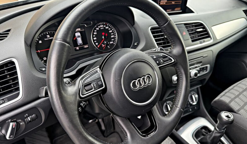 AUDI Q3  | FWD (przód) | Manualna | 140 KM | Szary full