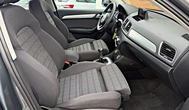 AUDI Q3  | FWD (przód) | Manualna | 140 KM | Szary full