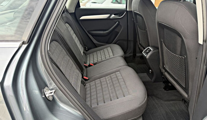 AUDI Q3  | FWD (przód) | Manualna | 140 KM | Szary full