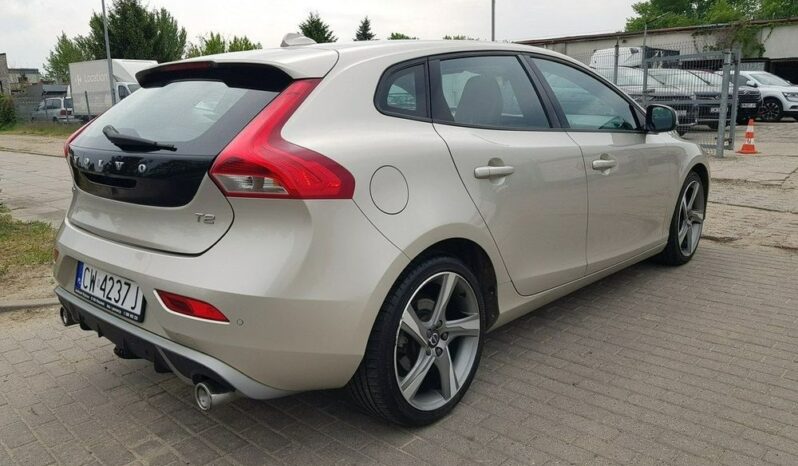 VOLVO V40  | FWD (przód) | Manualna | 152 KM | Złoty full
