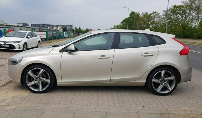 VOLVO V40  | FWD (przód) | Manualna | 152 KM | Złoty full