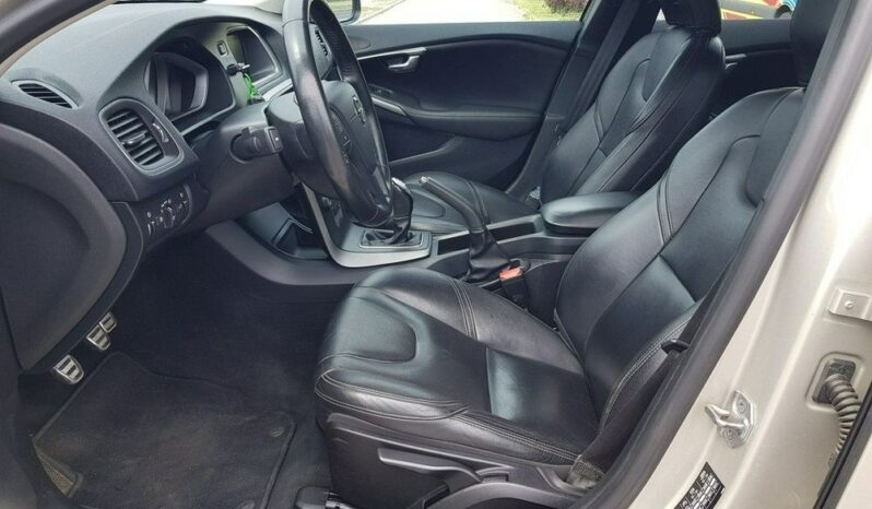 VOLVO V40  | FWD (przód) | Manualna | 152 KM | Złoty full