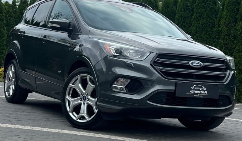 Ford   Kuga     180 Km    Automatyczna    4X4 (Stały)    Szary
