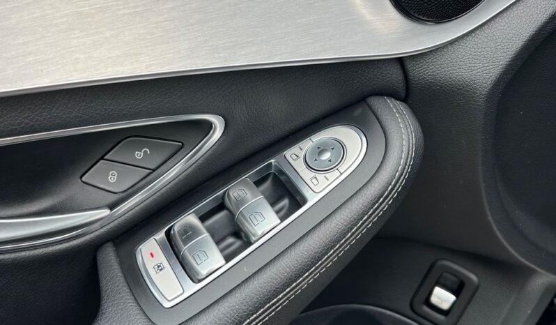 MERCEDES-BENZ   Klasa C    184 KM    Automatyczna    RWD (tył)    Czarny full