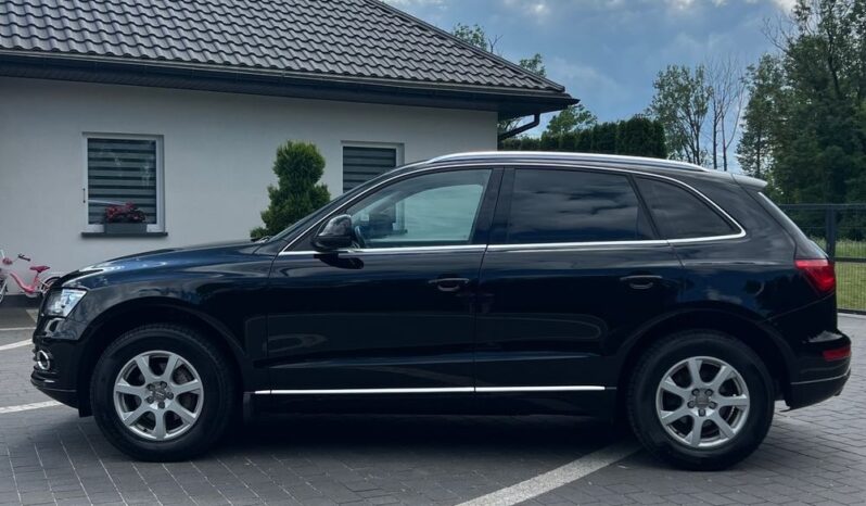 AUDI   Q5     177 KM    Automatyczna    4×4 (stały)    Czarny full