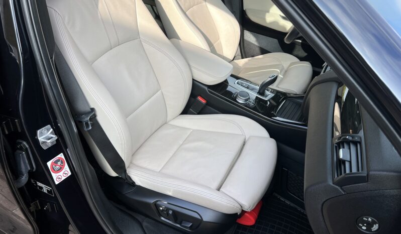 BMW X4  | 4×4 (doł. automatycznie) | Automatyczna | 190 KM | Granatowy full