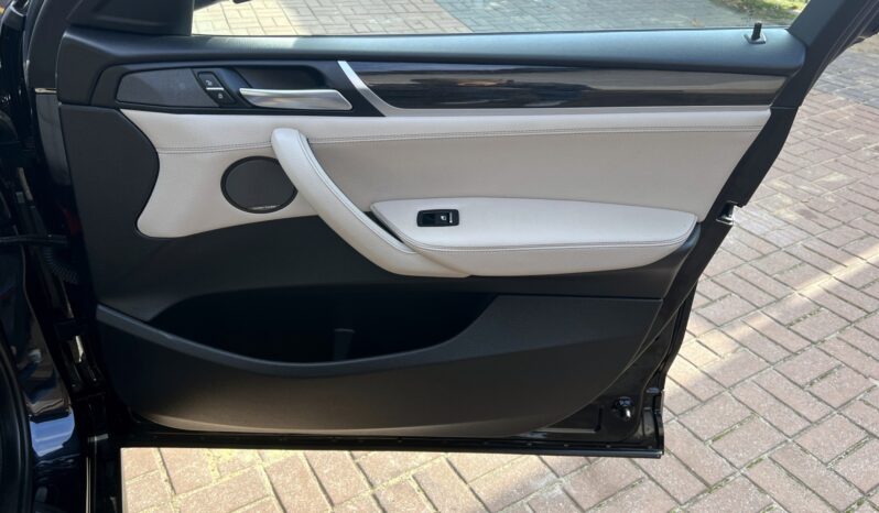 BMW X4  | 4×4 (doł. automatycznie) | Automatyczna | 190 KM | Granatowy full