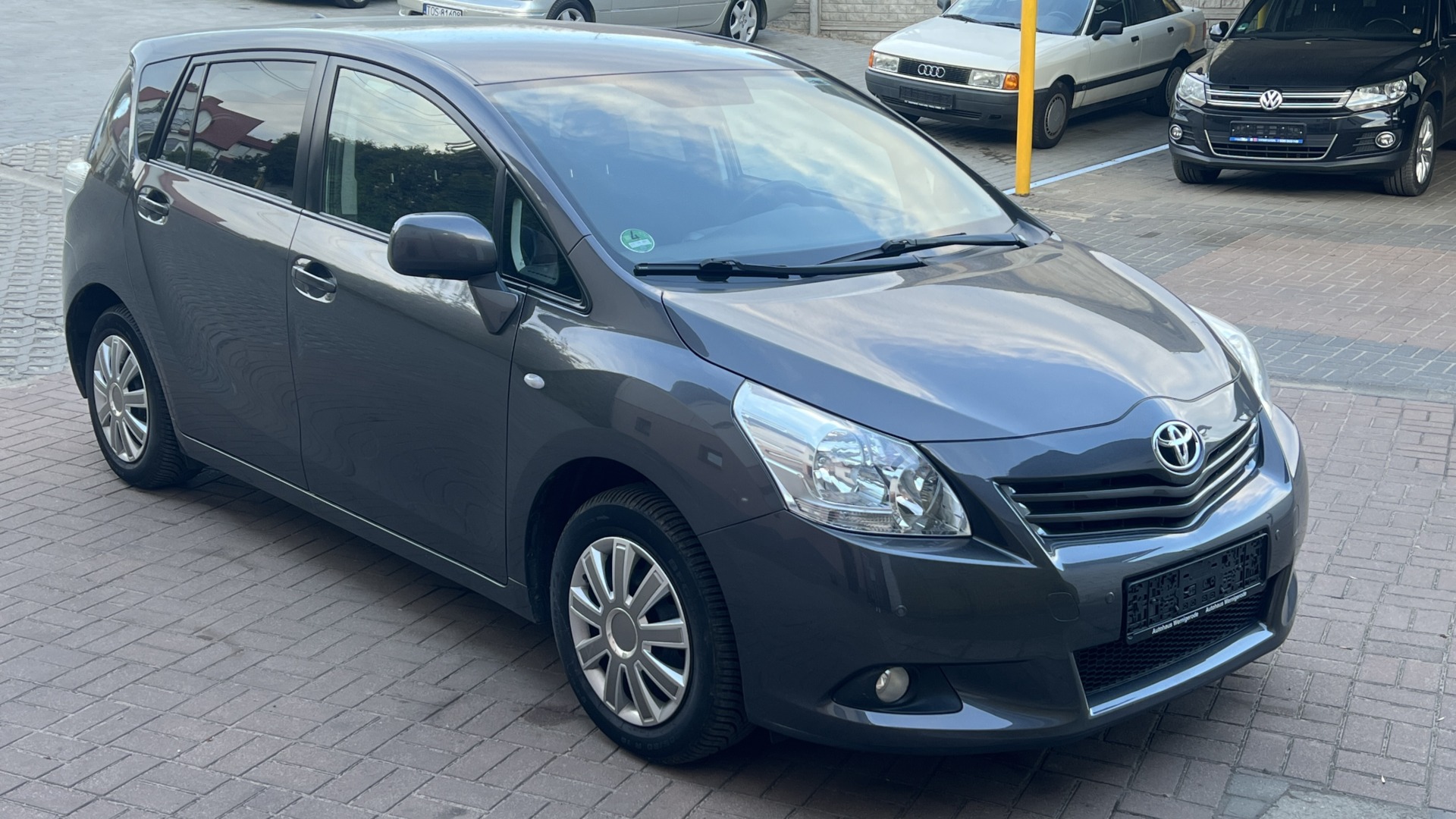 Toyota Verso | Fwd (Przód) | Manualna | 147 Km | Szary