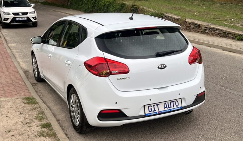 KIA Ceed  | FWD (przód) | Manualna | 100 KM | Biały full