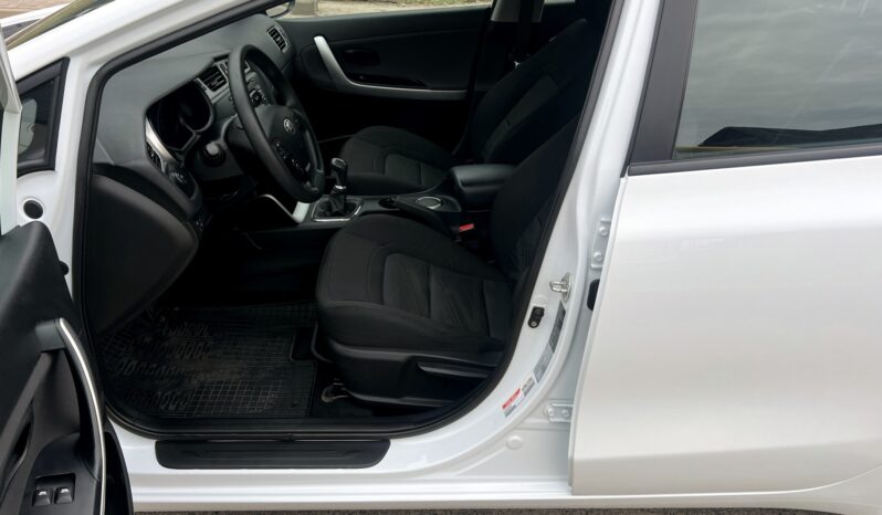 KIA Ceed  | FWD (przód) | Manualna | 100 KM | Biały full