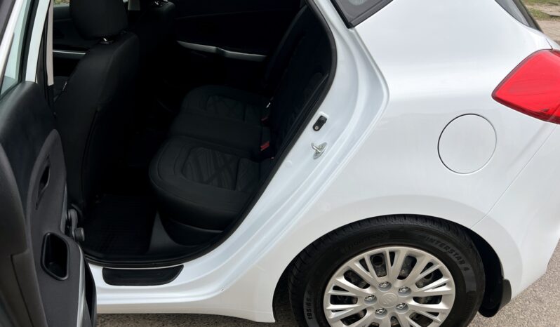 KIA Ceed  | FWD (przód) | Manualna | 100 KM | Biały full