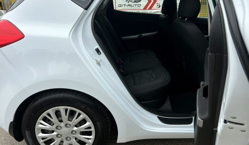KIA Ceed  | FWD (przód) | Manualna | 100 KM | Biały full
