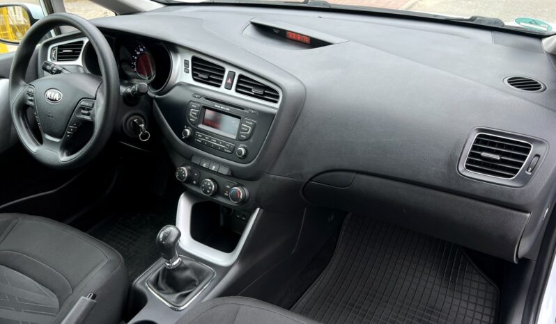 KIA Ceed  | FWD (przód) | Manualna | 100 KM | Biały full