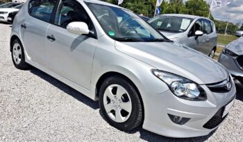 HYUNDAI I30  | FWD (przód) | Manualna | 109 KM | Srebrny full