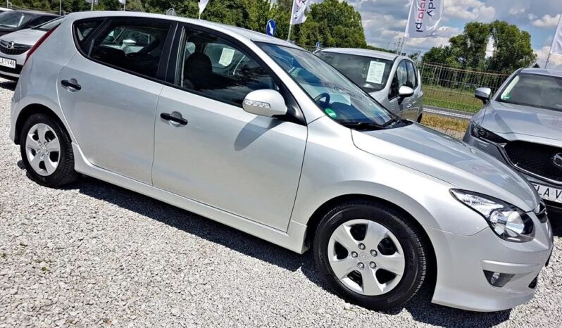 HYUNDAI I30  | FWD (przód) | Manualna | 109 KM | Srebrny full