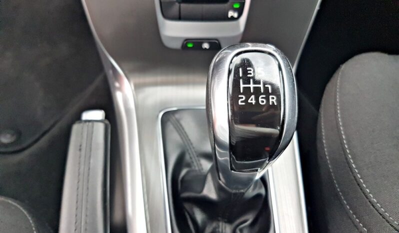 VOLVO V40  | FWD (przód) | Manualna | 122 KM | Biały full