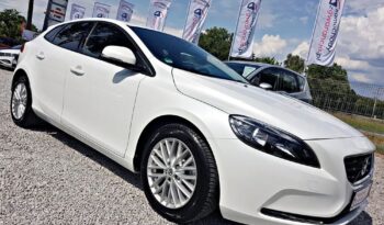 VOLVO V40  | FWD (przód) | Manualna | 122 KM | Biały full
