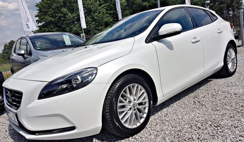 VOLVO V40  | FWD (przód) | Manualna | 122 KM | Biały full