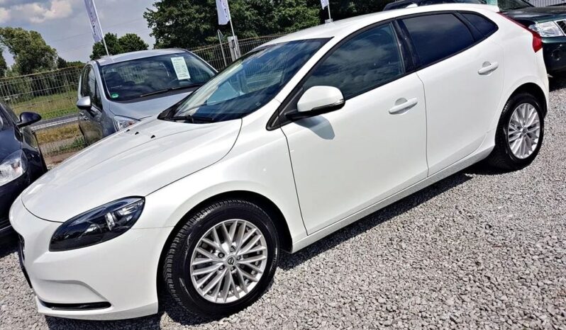 VOLVO V40  | FWD (przód) | Manualna | 122 KM | Biały full