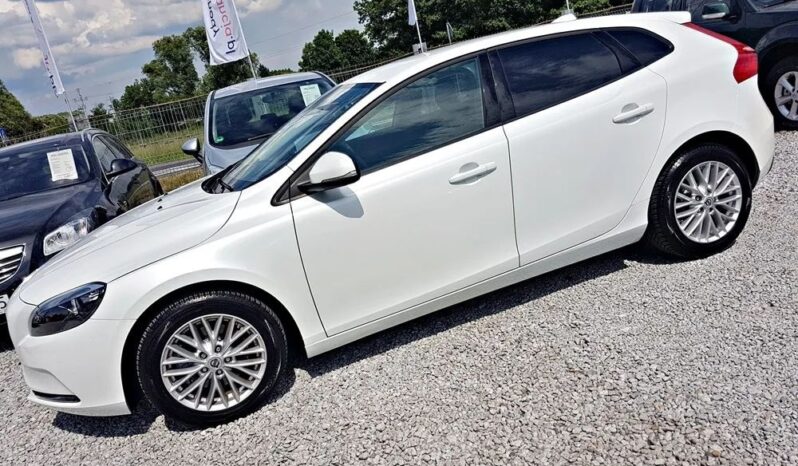 VOLVO V40  | FWD (przód) | Manualna | 122 KM | Biały full